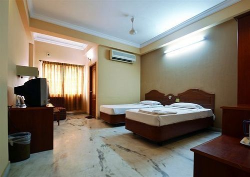 Royal Paris Hotel Chennai Eksteriør billede